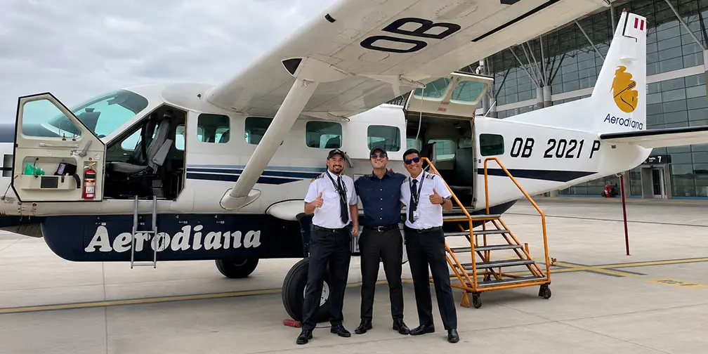 Jonathan Green with pilots beside a Nazca Lines aircraft